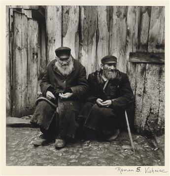 ROMAN VISHNIAC (1897-1990) The Vanished World. A Portfolio with 12 (of 12) Photographs.